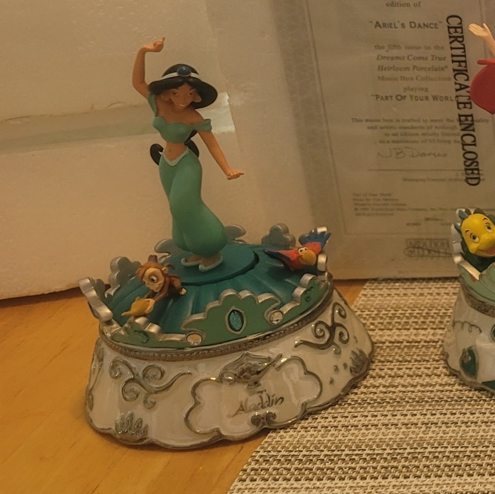 Disney jasmine music box
